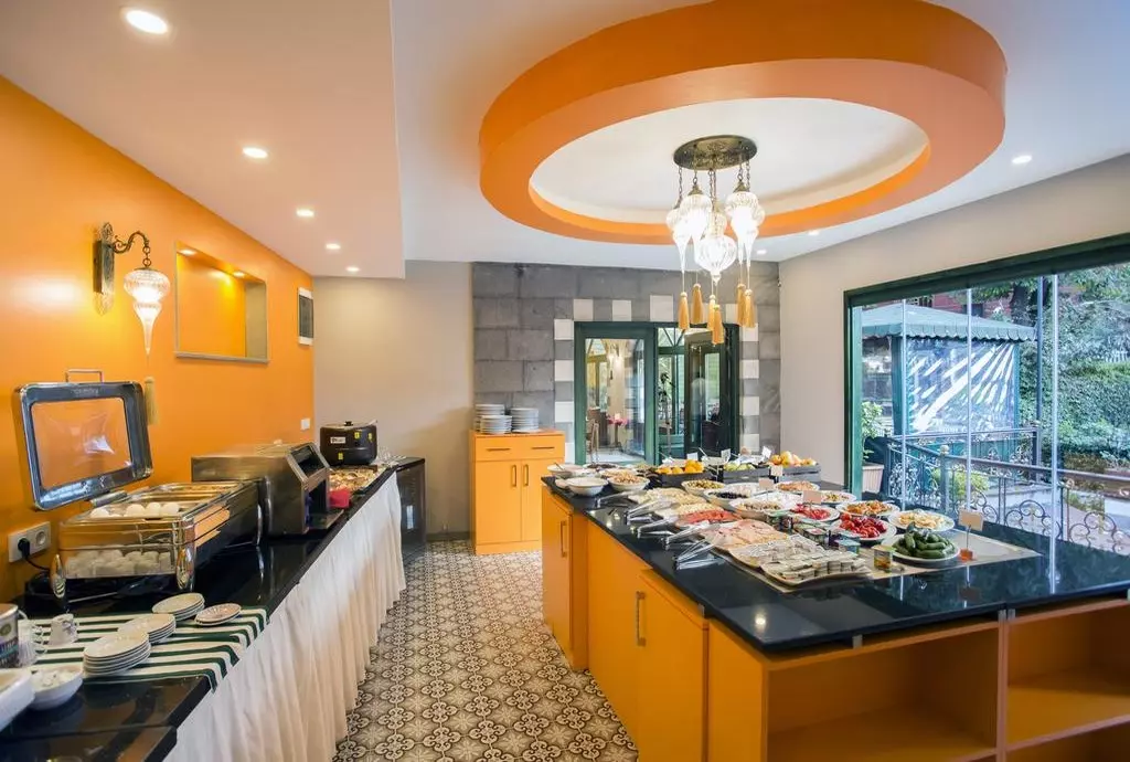 29912hotel la garden istanbul_shabavizparvaz_04.jpg